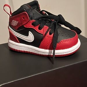 Nike Kids Black and Red Sneakers